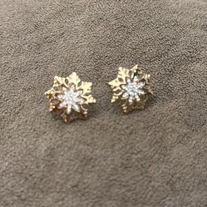 Elegant Gold tone Floral Earrings